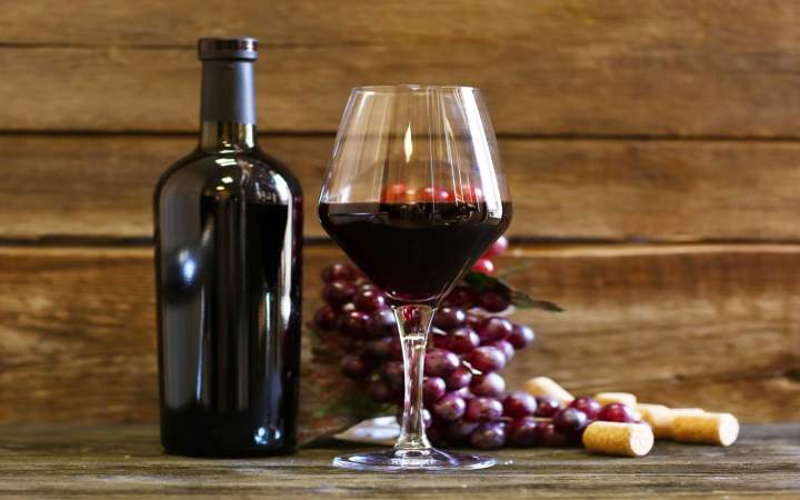 Bouteille de vin rouge Paris